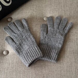 Amazon Gray Women's Knit Gloves